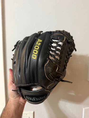 Wilson A2000 11.75 inch baseball glove 1796
