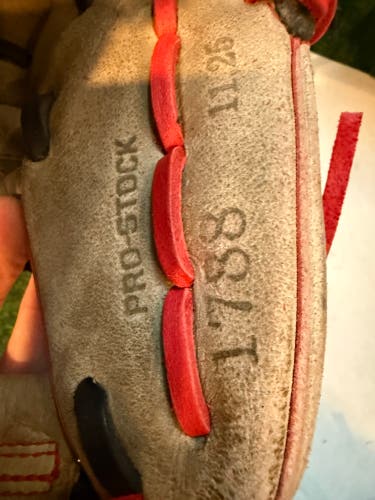 Wilson A2000 RH Infield Baseball Glove 11.25" (Used)