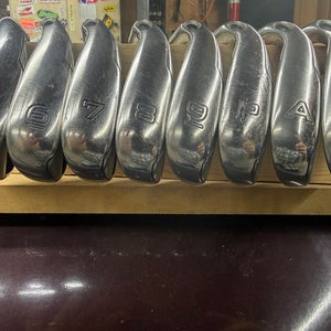 Men's 2010 Callaway Diablo Edge Right Handed Iron Set Regular Flex Graphite/Steel Shaft (Used)