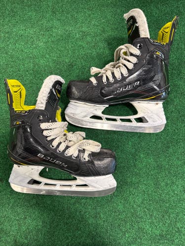Intermediate Bauer Supreme M4 Hockey Skates (Fit 3) Size 6 (Used)