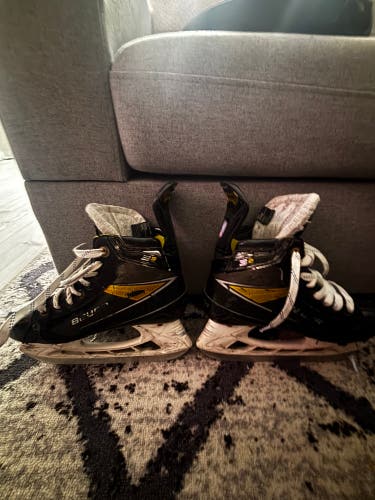 Bauer Supreme 3S Pro Hockey Skates Size 4.5 (Used)