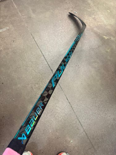 Intermediate Bauer Pulse Right Handed Hockey Stick P92 65 Flex (Used)