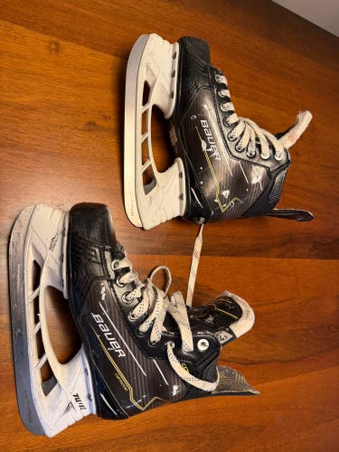 2024 Bauer Supreme Comp Hockey Skates Regular Width Size 4.5 (Used)