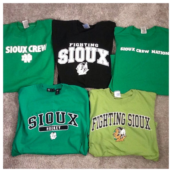 North Dakota Fighting Sioux Men’s Size (Medium) T Shirt Lot (5) UND Tees Hockey