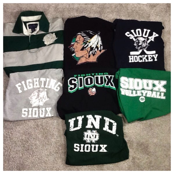 North Dakota Fighting Sioux Men’s Size (Small) T Shirt Lot (7) UND Tees Hockey