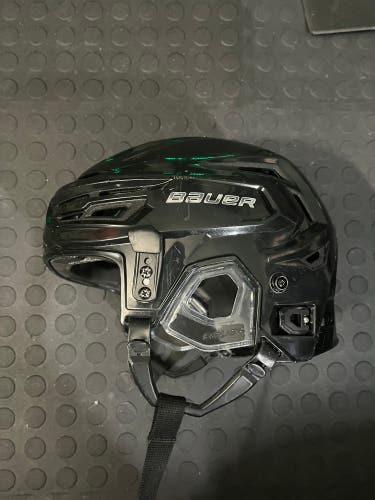 Medium Bauer Re-Akt 155 Helmet (Used)