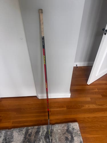 Junior Bauer S21 Vapor Right Handed Hockey Stick P92 30 Flex (Used)