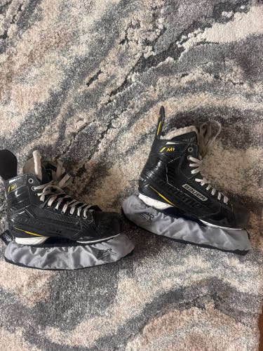 2022 Bauer Supreme M1 Hockey Skates 8.5 (Used)