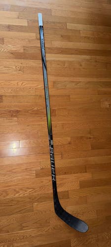 Senior Bauer Vapor Hyperlite 2 Left Hand Stick P28 77 Flex (Used) 68 inches extended 63 3/4 cut