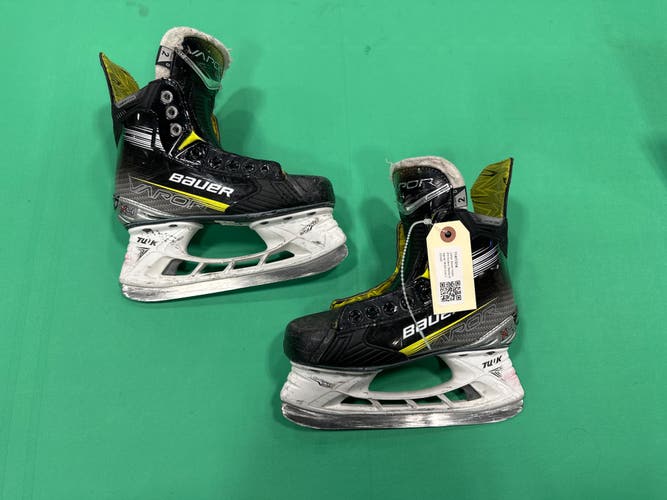 Junior Bauer Vapor X4 Hockey Skates Regular Width Size 2 (Used)