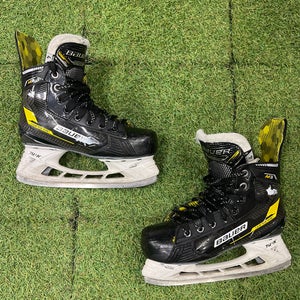 Intermediate Bauer Supreme M3 Hockey Skates Regular Width Size 4.0 (Used)