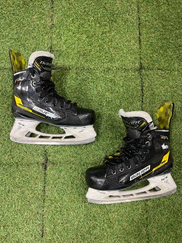 Intermediate Bauer Supreme M3 Hockey Skates Regular Width Size 4.0 (Used)