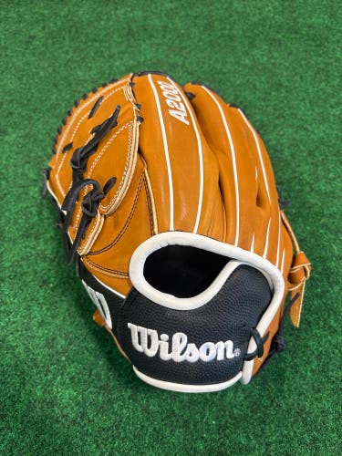 Brown & Black Wilson A2000 SA12 LH Pitcher's Baseball Glove 12" (New)