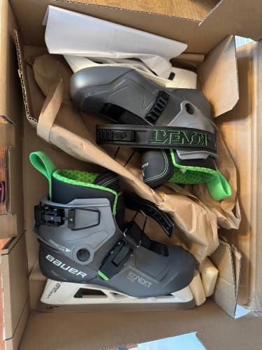 Bauer Konekt Hockey Skates Regular Width Size 2 (New)
