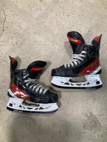 Intermediate CCM JetSpeed FT6 Pro Hockey Skates | Size 5