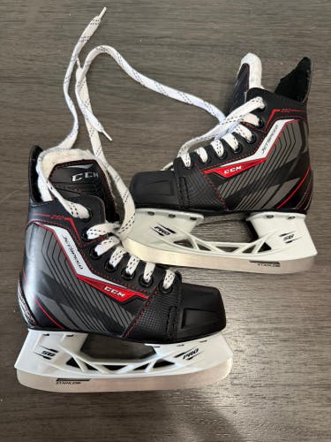 2015 CCM JetSpeed 250 Hockey Skates Regular Width 11 (Used)