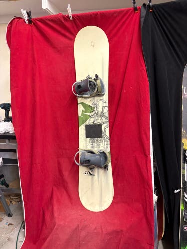 Snowboard All Mountain With Bindings 166 cm (Used)