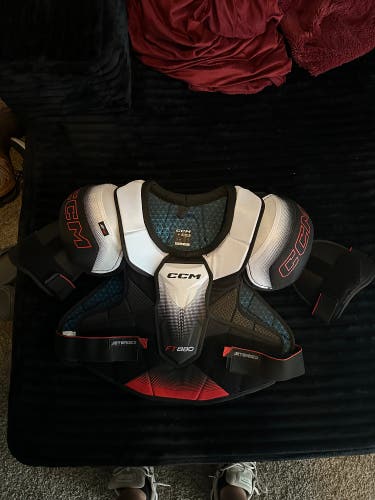 Men's XL Senior CCM Shoulder Pads (New)