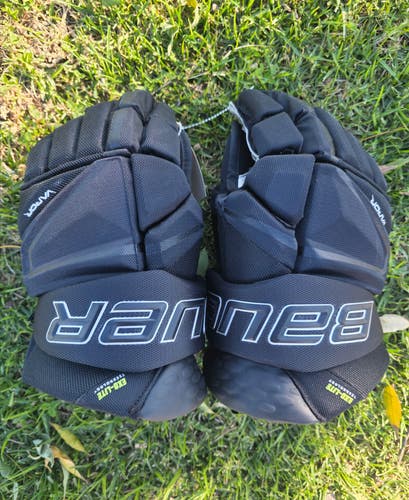 Black Senior Bauer Vapor Hyperlite Gloves 14" (Used)