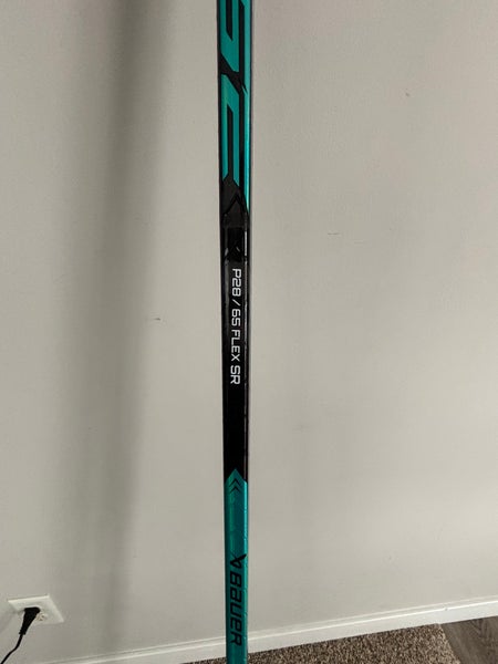 Senior Bauer Pulse Right Handed Hockey Stick P28 65 Flex (New)