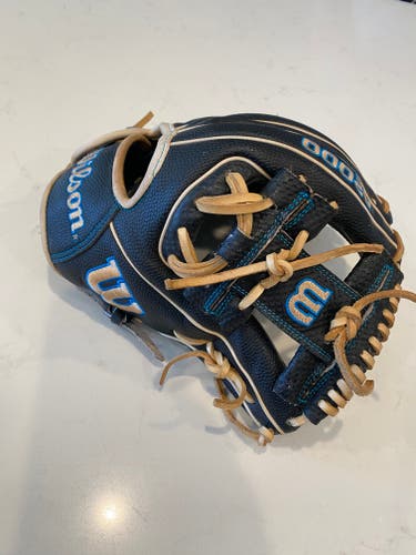 2022 Wilson Infield RH A2000 DP15 Baseball Glove 11.5" (Used)