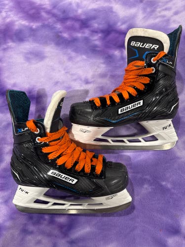 Senior Bauer XLP Hockey Skates Regular Width 9 (Used)