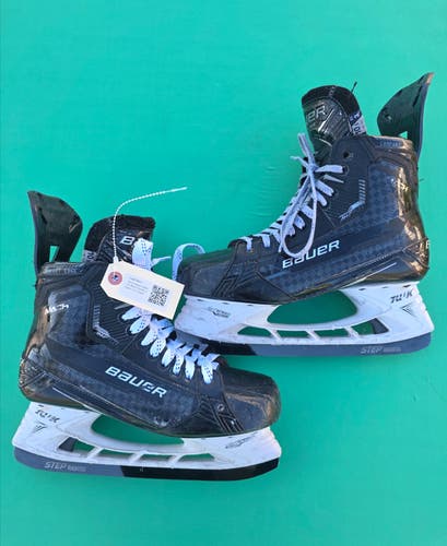 Senior Bauer Supreme Mach Hockey Skates 10.5 (Used)