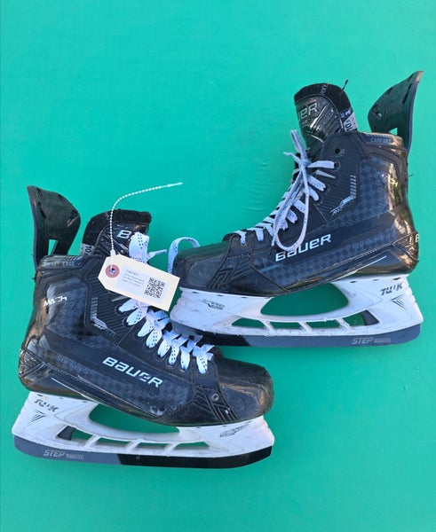 Senior Bauer Supreme Mach Hockey Skates 10.5 (Used)