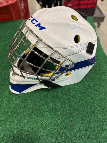 White & Blue Junior CCM Axis 1.5 Goalie Mask (Used) (6 5/8 - 7 1/4)