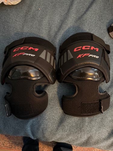 CCM KP Pro knee pads
