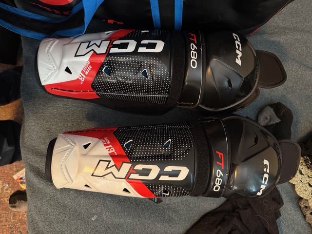 Senior CCM JetSpeed FT680 14" Shin Pads (New)