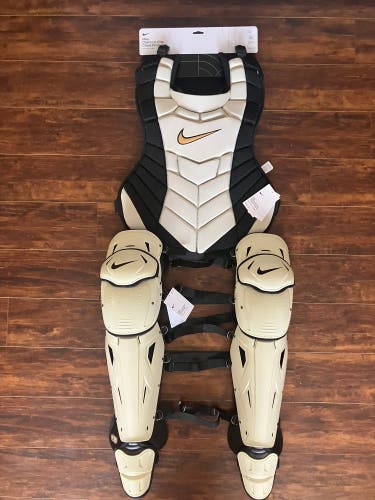 Nike Diamond Elite Catcher's Set Adult 17”