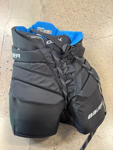Black Junior Small/Medium Bauer GSX Hockey Goalie Pants (Used)