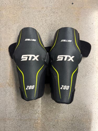 Medium Youth STX Stallion 200 Arm Pads (Used)
