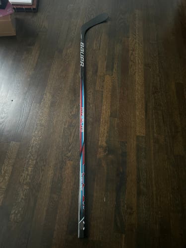 Senior Bauer Vapor Hyperlite RH Handed Hockey Stick P92 77 Flex (Used)