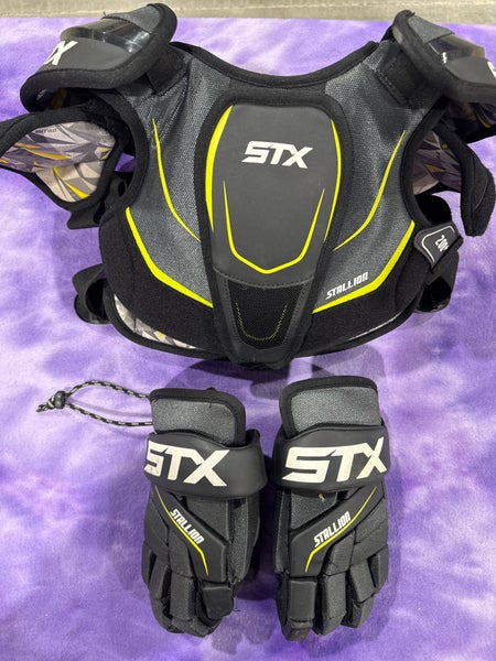 Medium Youth STX Stallion 200+ Shoulder Pads (Used)