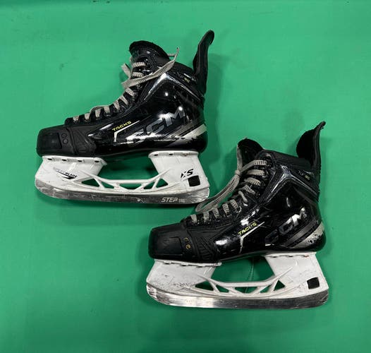 Intermediate CCM Tacks XF 90 Hockey Skates Regular Width 6 (Used)