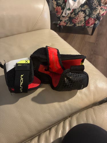 Used Intermediate Medium Bauer VAPOR SHIFT PRO Elbow Pads