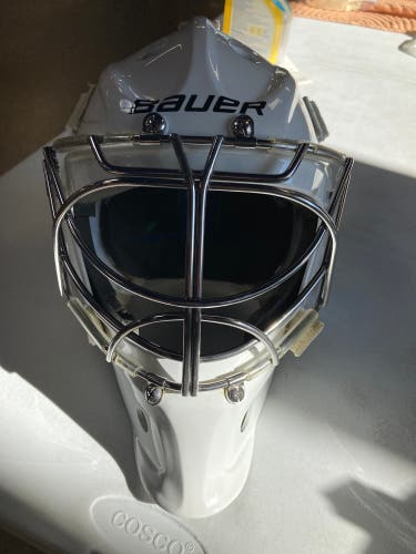 White Senior Small/Medium Bauer 930 Goalie Mask (Used)