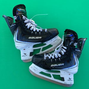 Junior Bauer Vapor Flylite Hockey Skates Regular Width Size 1 (Used)