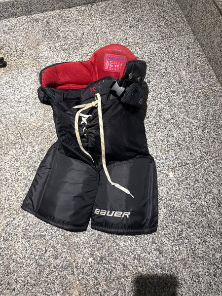 Intermediate Medium Bauer Hockey Pants (Used)
