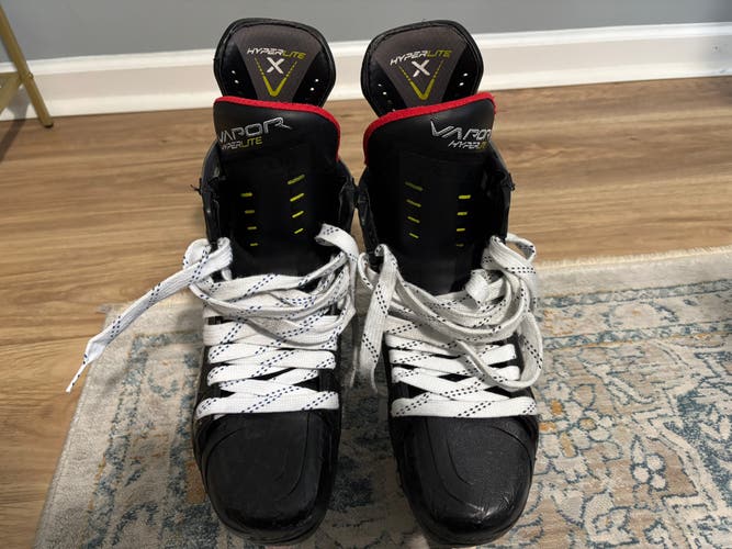 2021 Bauer Vapor Hyperlite Hockey Skates 8 (Used)