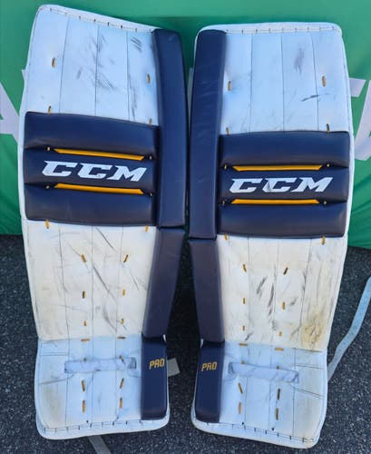 33" Senior CCM Retro Flex Goalie Leg Pads Pro Stock (Used)