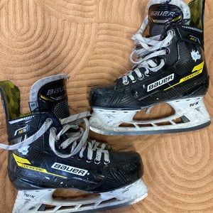 Intermediate Bauer Supreme M3 Hockey Skates Regular Width Size 5 (Used)