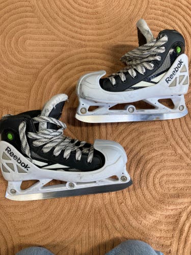 Junior Reebok 7K Hockey Goalie Skates Regular Width Size 3.5 (Used)