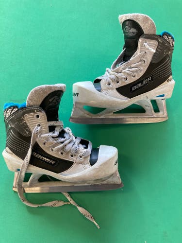 Junior Bauer Reactor 2000 Hockey Goalie Skates Regular Width Size 1 (Used)
