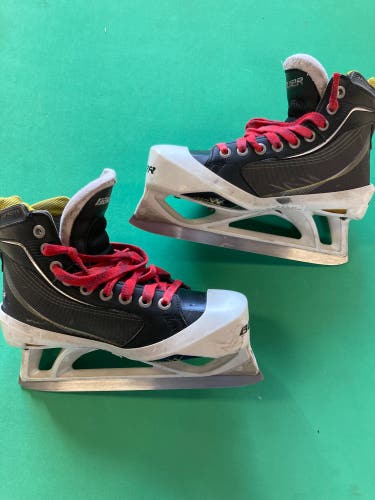 Junior Bauer Supreme One80 Hockey Goalie Skates Regular Width Size 2.5 (Used)