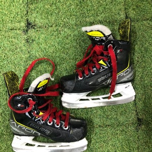 Youth Bauer Vapor 3X Hockey Skates Regular Width 12.5 (Used)