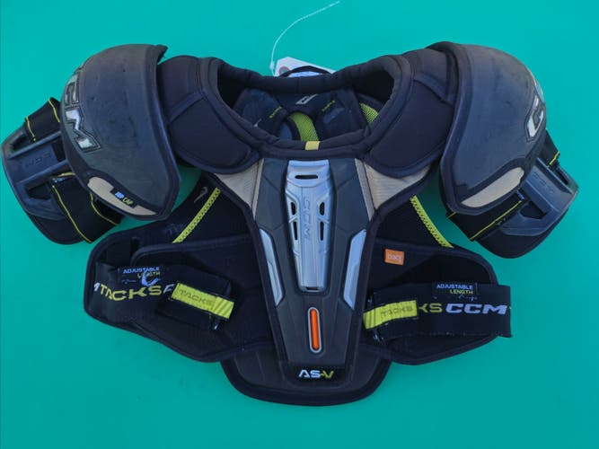 Medium Junior CCM Tacks AS-V Shoulder Pads (Used)