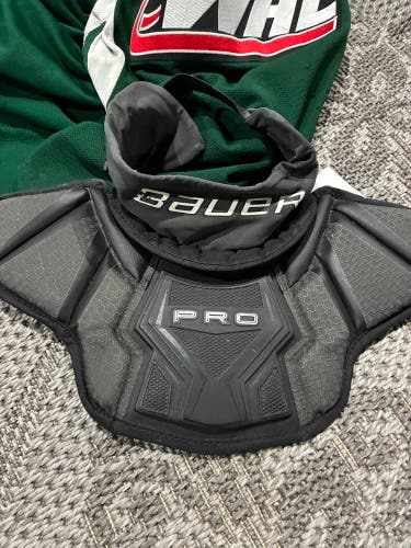 Bauer Pro neckguard(Used) 2020 model